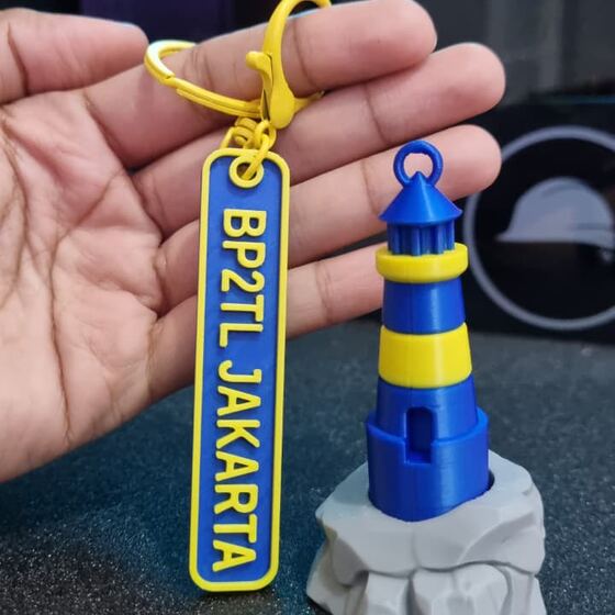 Gantungan kunci BP2TL Jakarta bersama miniatur mercusuar