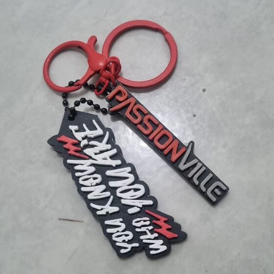 Gantungan kunci berbentuk logo komunitas Passionville