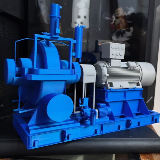 Miniatur mesin pompa industri warna biru